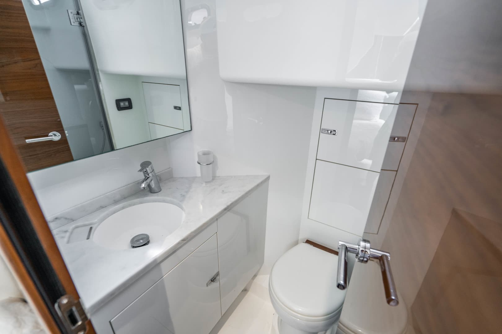 2018 Princess F62 — photo 100