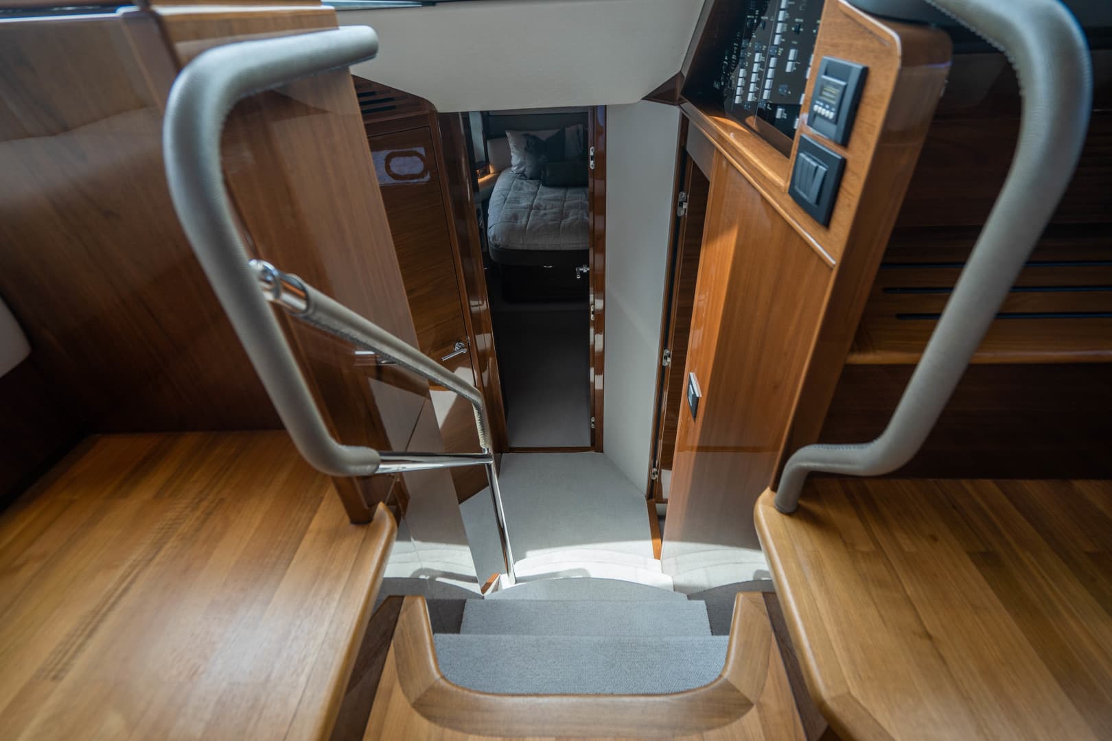 2018 Princess F62 — photo 75