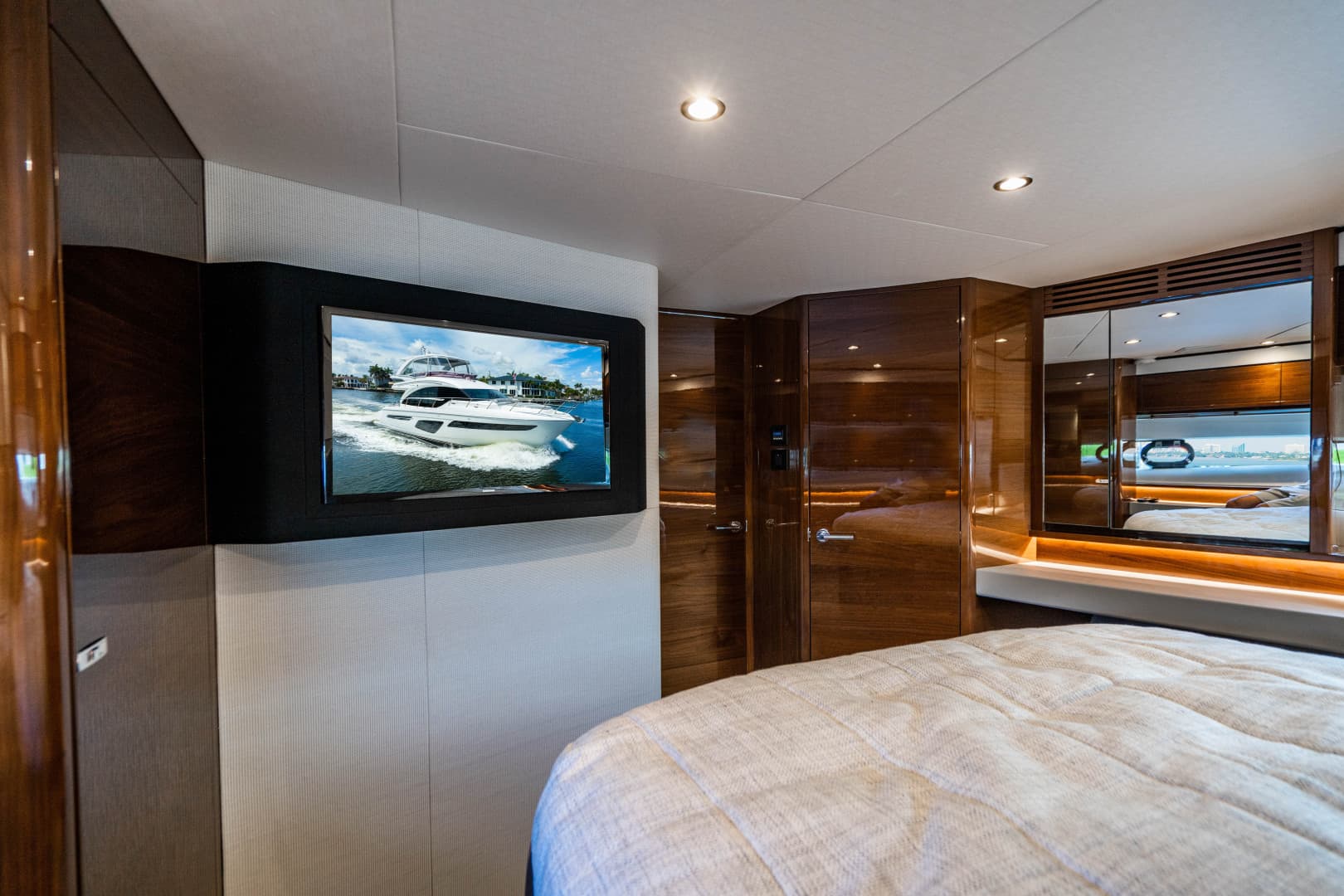 2018 Princess F62 — photo 90