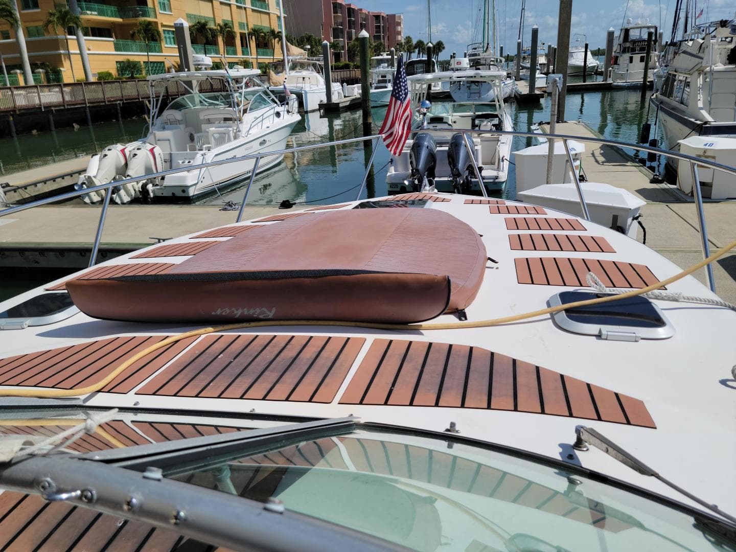 2005 Rinker 342 Fiesta Vee — photo 8