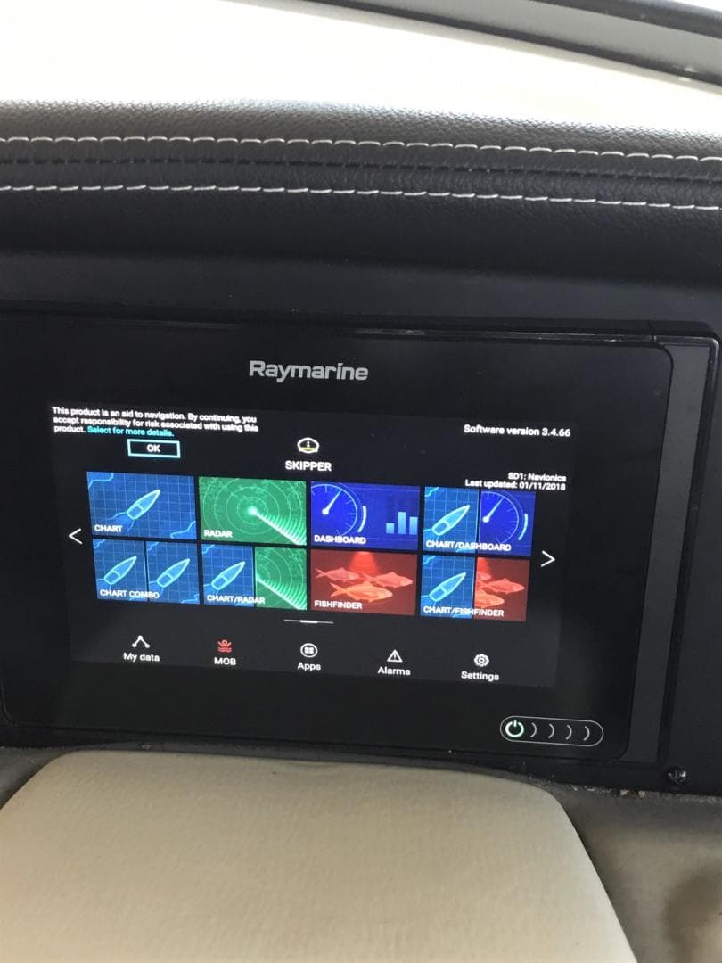 2019 Crownline E275 Xs — photo 9