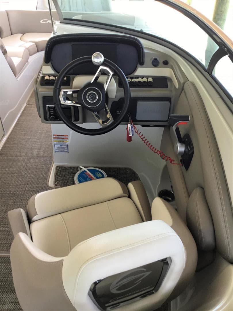 2019 Crownline E275 Xs — photo 8