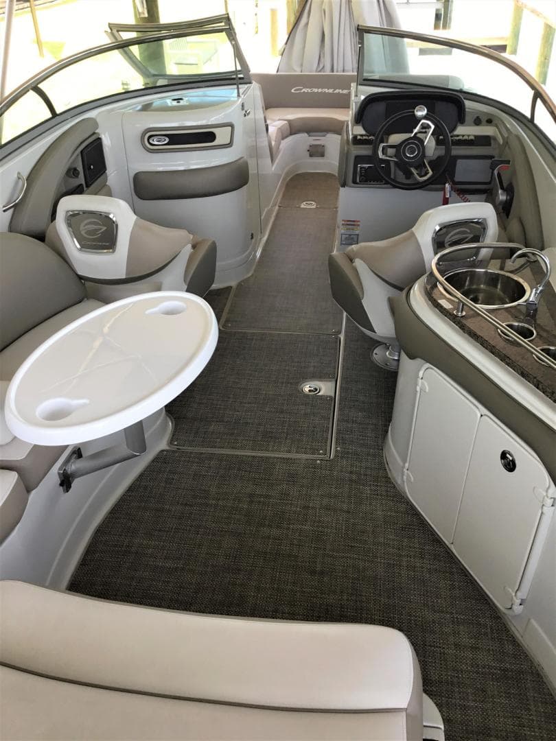 2019 Crownline E275 Xs — photo 5