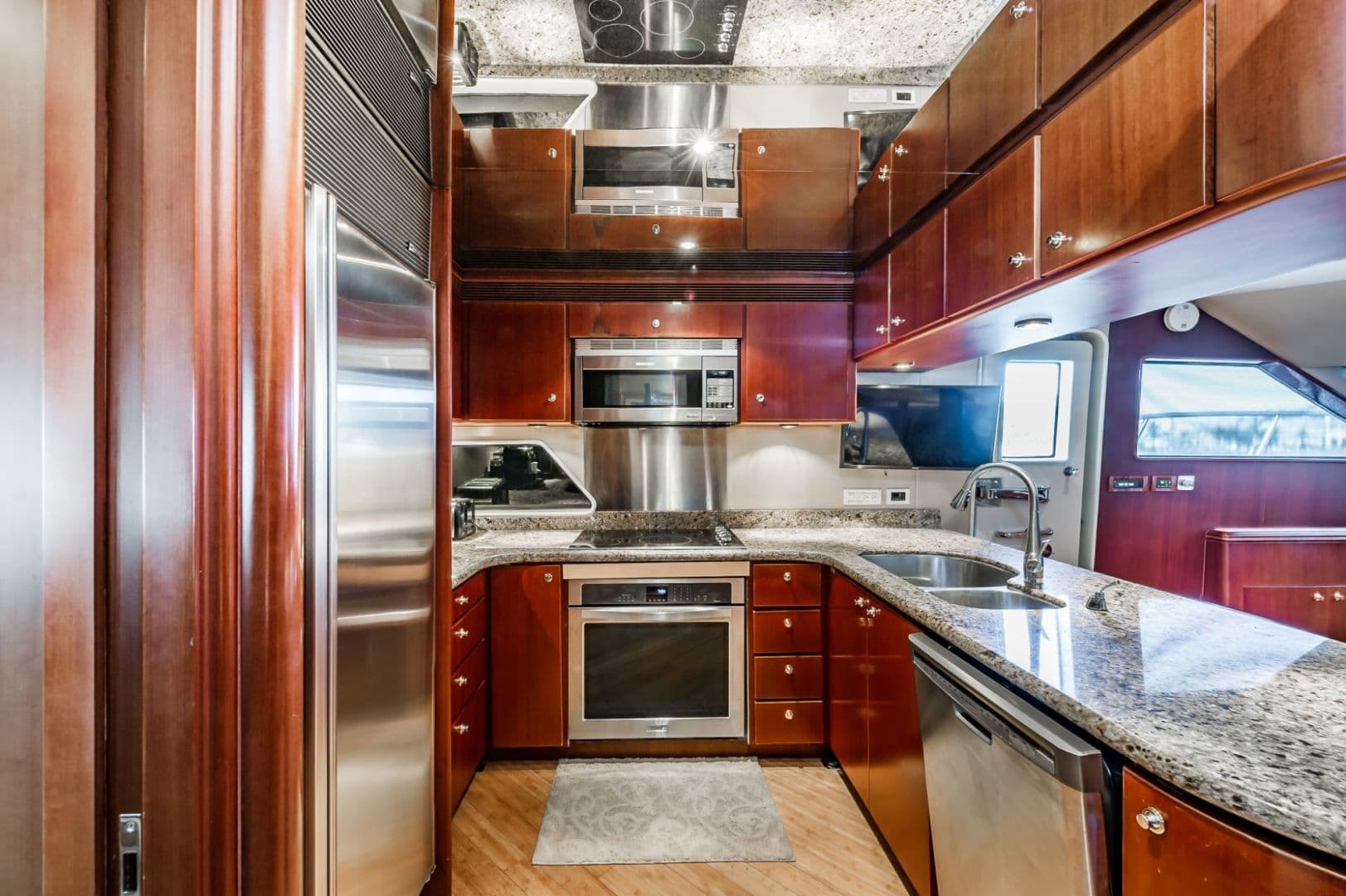 2006 Cheoy Lee Bravo 90 — photo 12