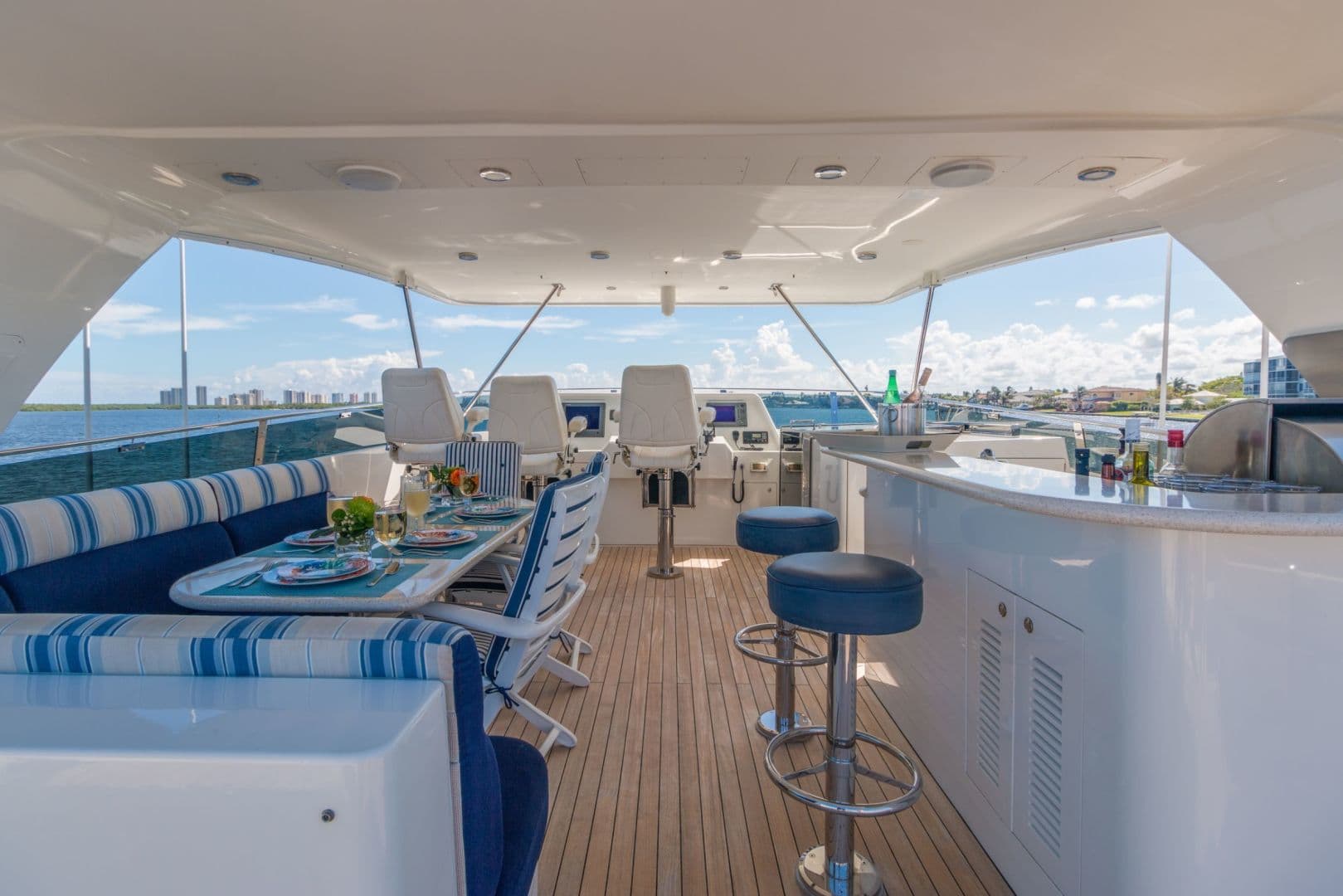 2006 Cheoy Lee Bravo 90 — photo 31