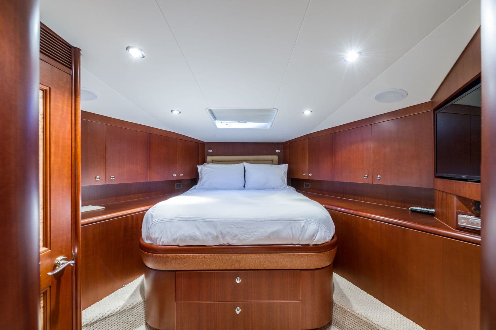 2006 Cheoy Lee Bravo 90 — photo 23