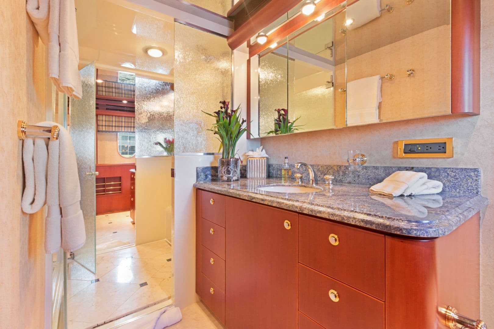 2006 Cheoy Lee Bravo 90 — photo 18