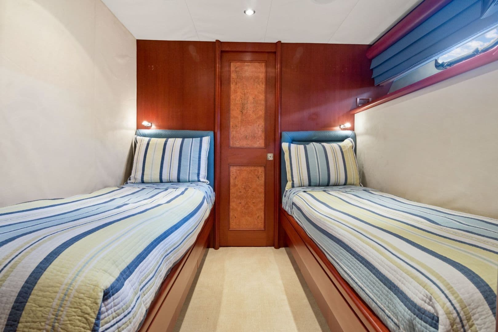 2006 Cheoy Lee Bravo 90 — photo 22