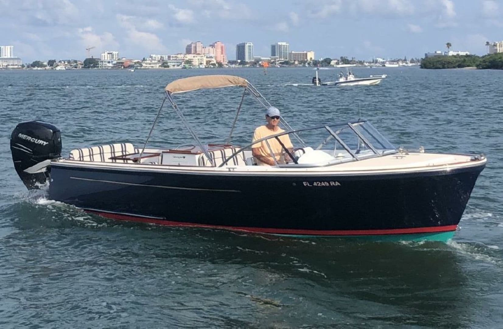 2016 Vanquish 26 Runabout — photo 3