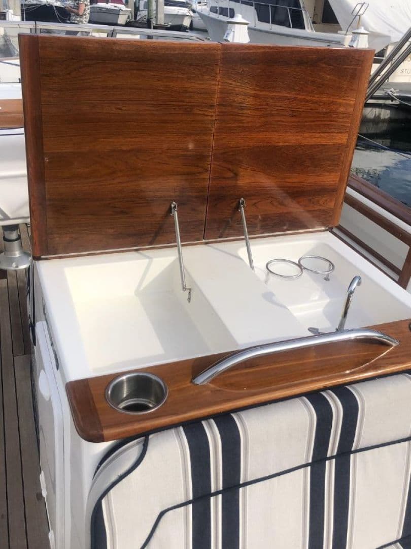 2016 Vanquish 26 Runabout — photo 14