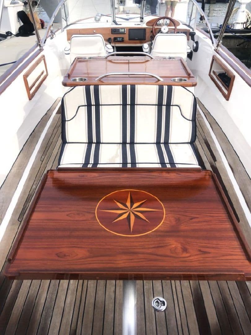 2016 Vanquish 26 Runabout — photo 12