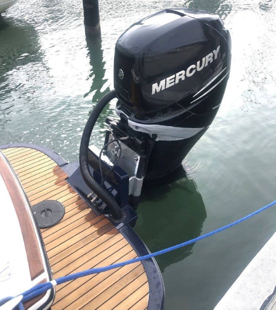 2016 Vanquish 26 Runabout — photo 15