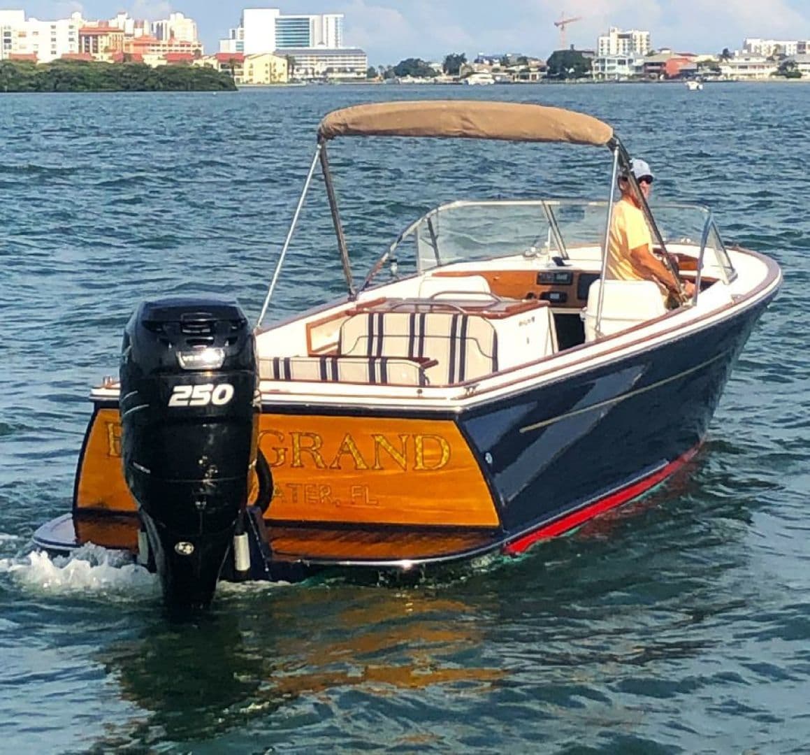 2016 Vanquish 26 Runabout — photo 4