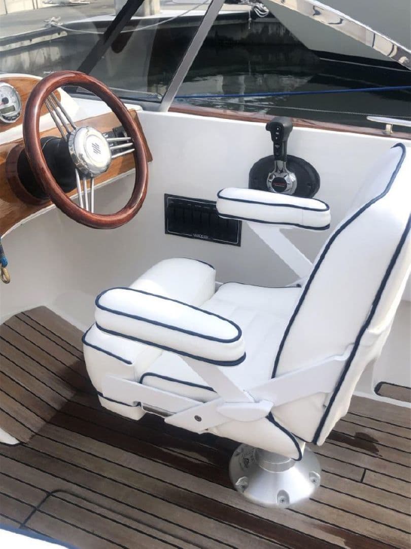 2016 Vanquish 26 Runabout — photo 10