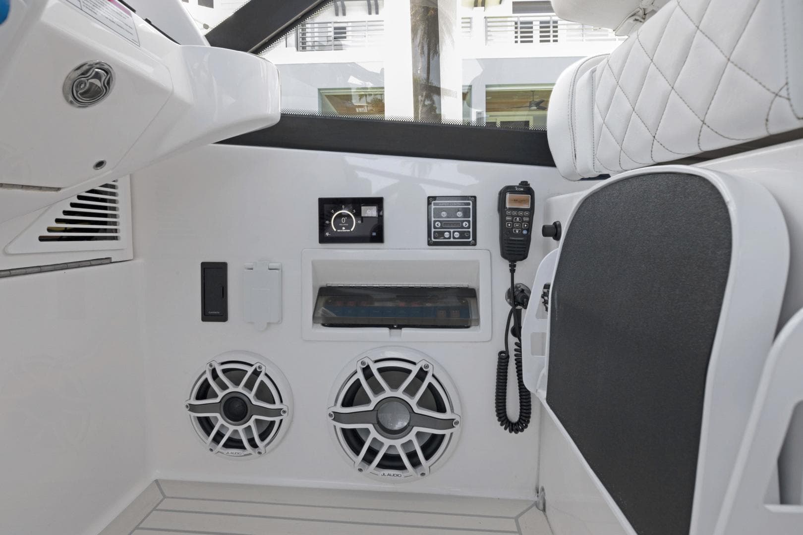 2020 Intrepid 477 Evolution — photo 15