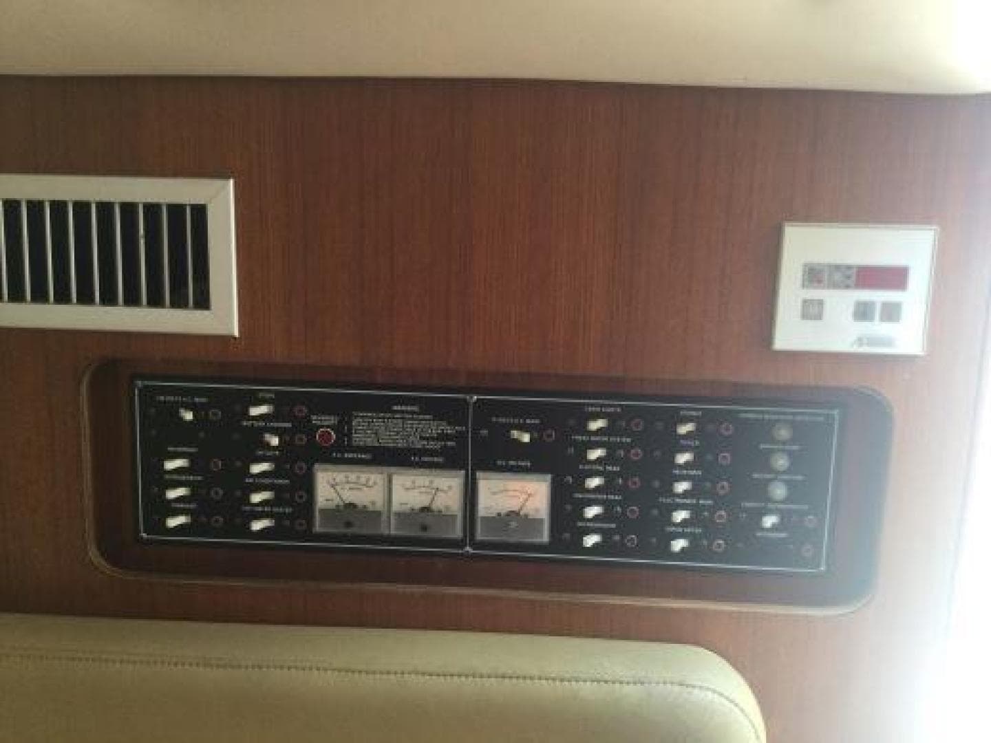 2000 Pursuit 3000 — photo 34