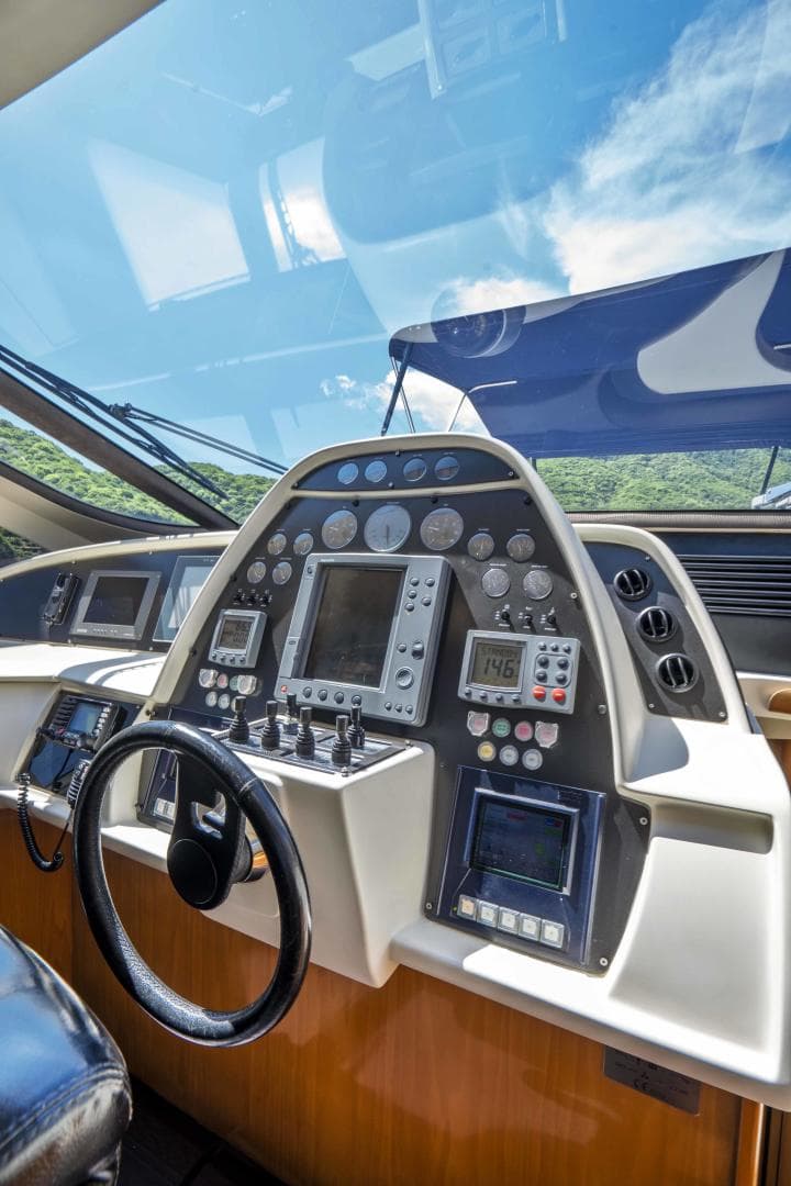 2005 Pershing 76 — photo 11