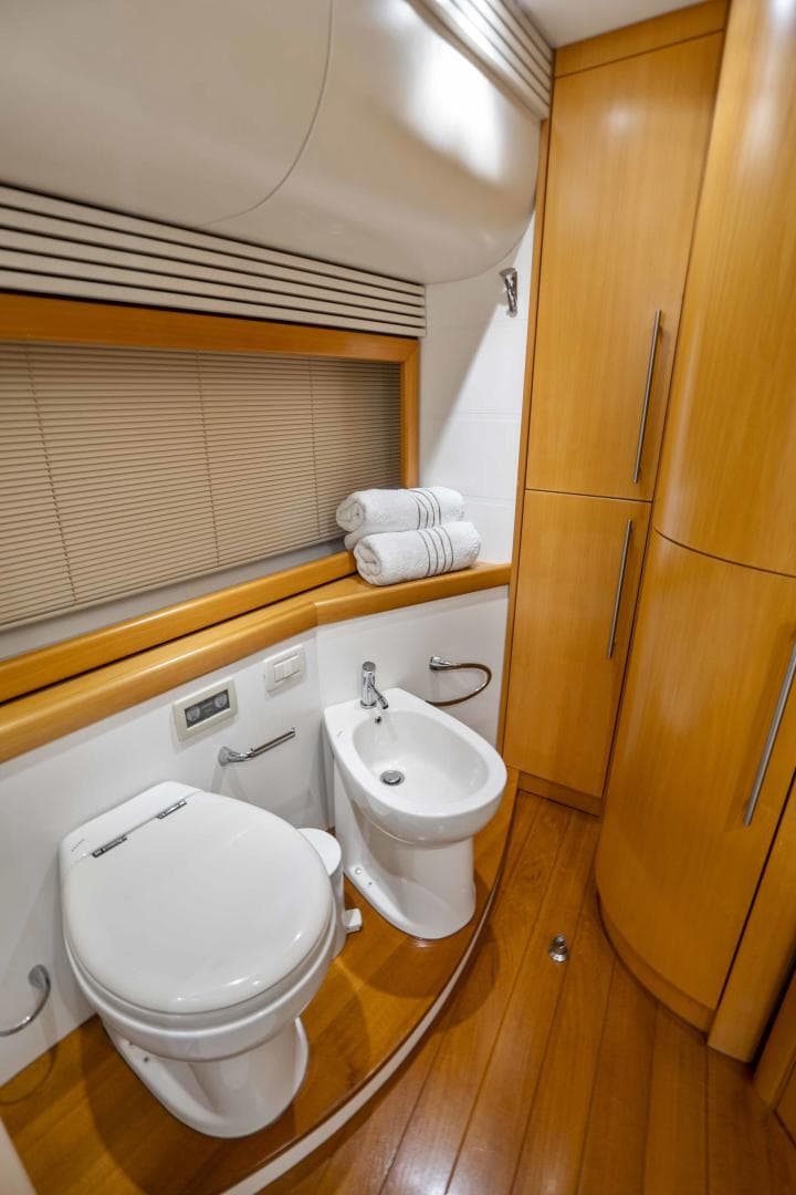 2005 Pershing 76 — photo 21