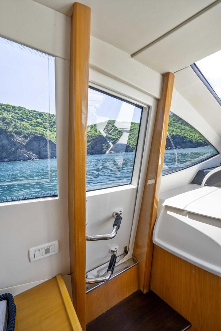 2005 Pershing 76 — photo 14