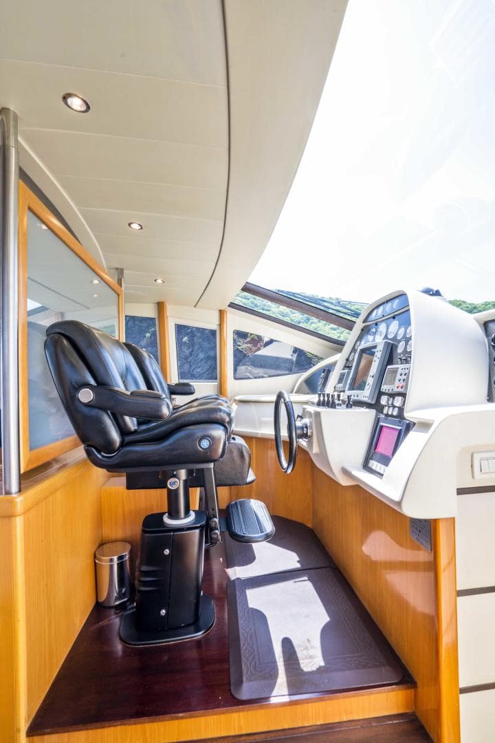 2005 Pershing 76 — photo 9