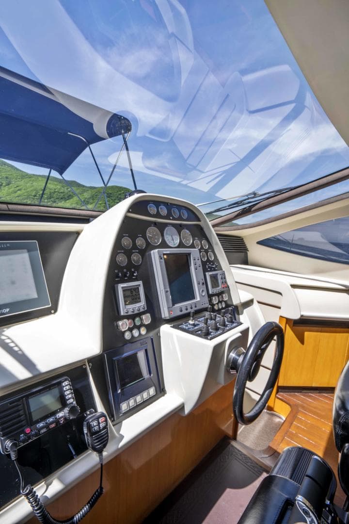 2005 Pershing 76 — photo 12