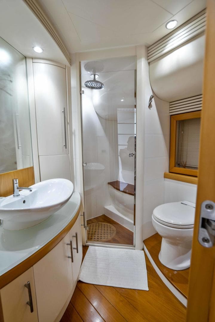 2005 Pershing 76 — photo 20