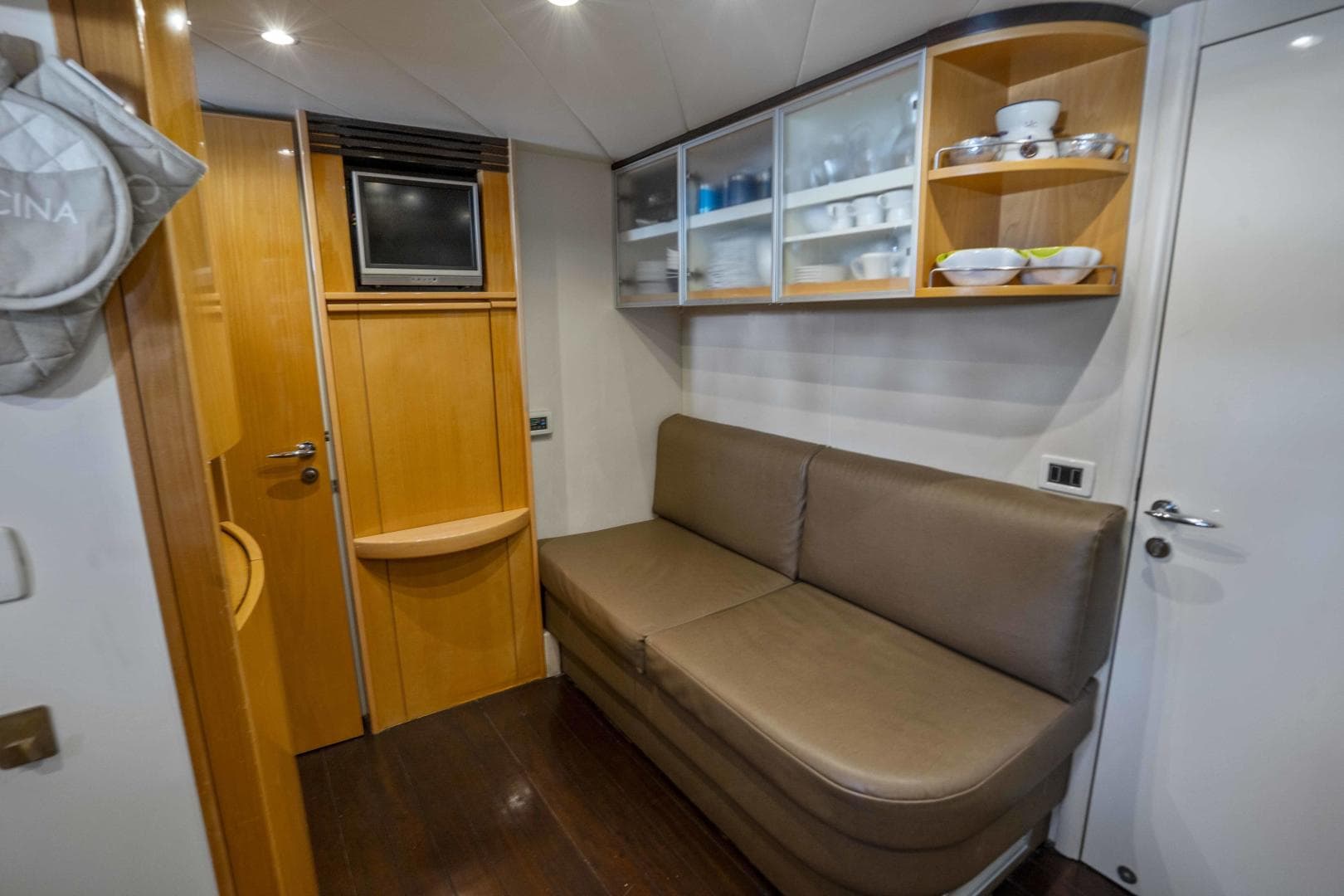 2005 Pershing 76 — photo 35