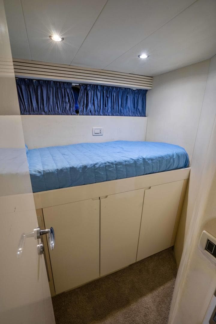 2005 Pershing 76 — photo 36