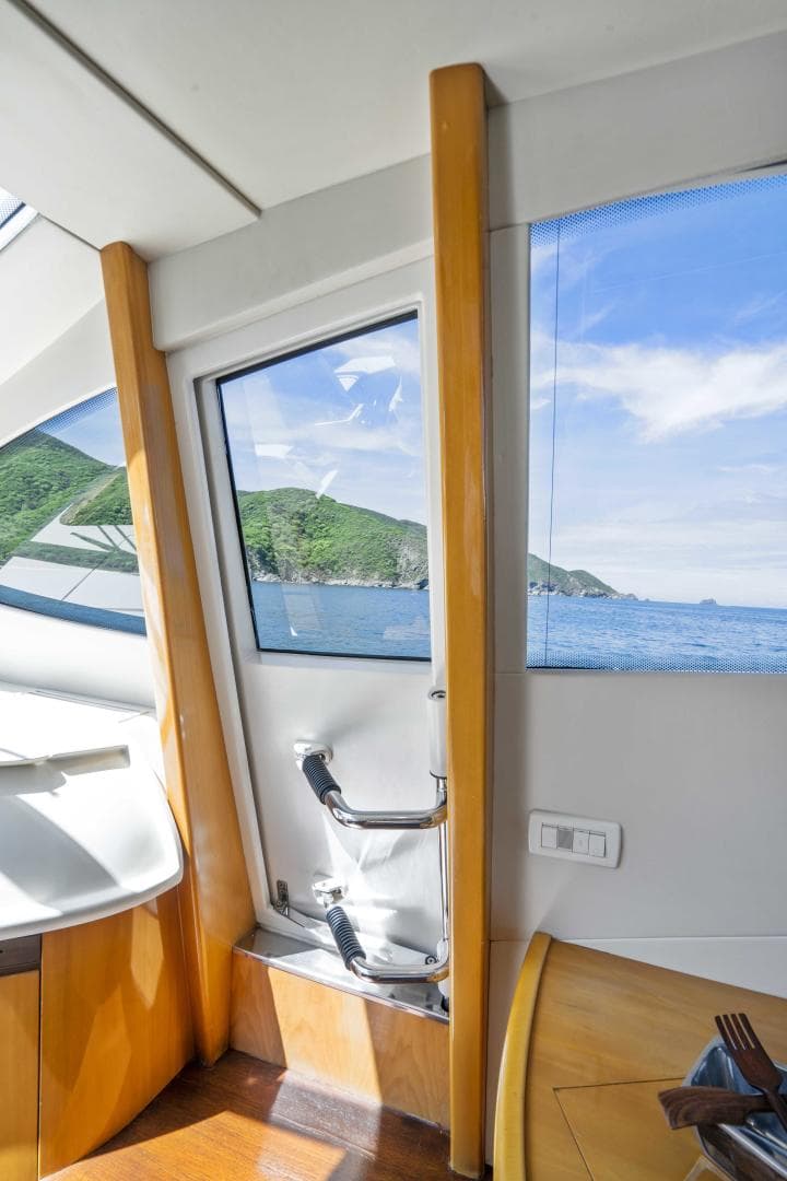 2005 Pershing 76 — photo 13