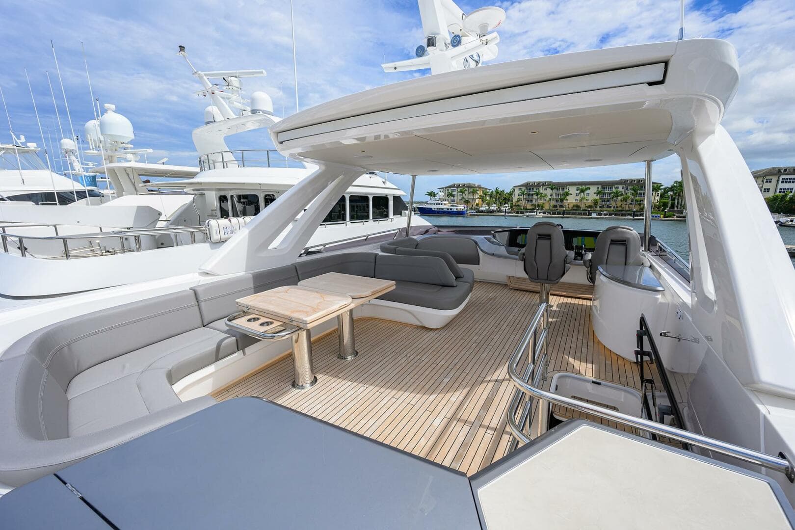 2027 Princess S72 — photo 3