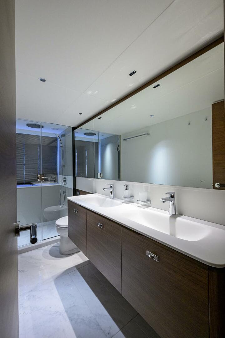 2027 Princess S72 — photo 27