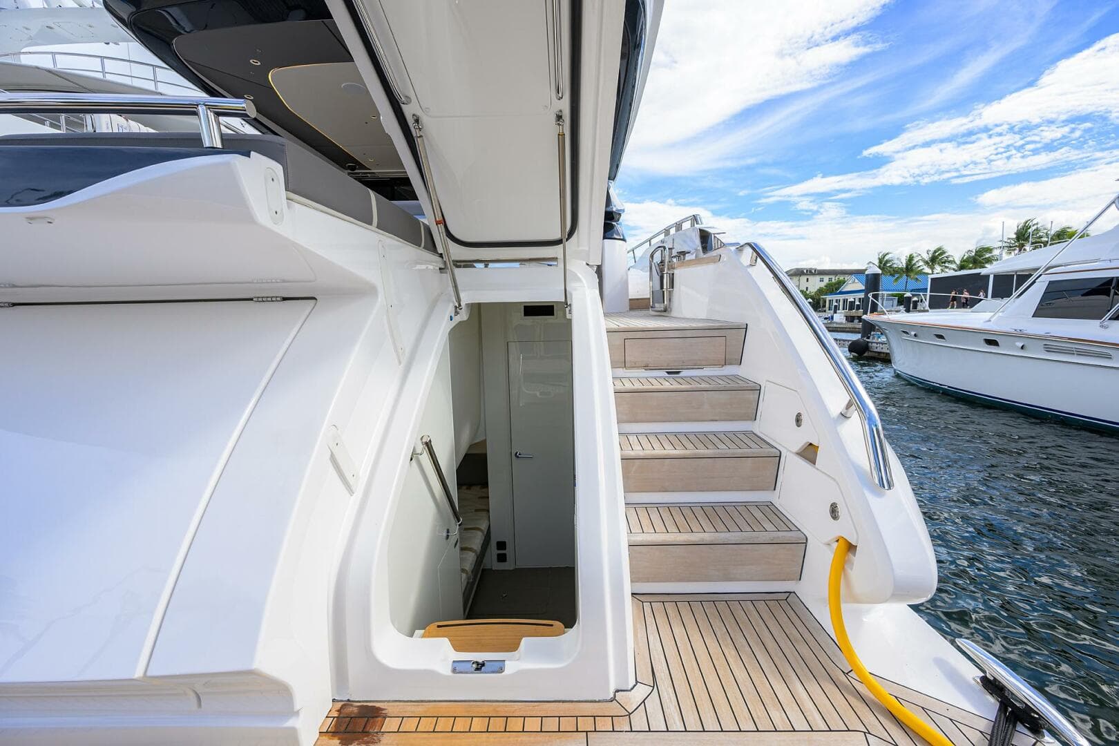 2027 Princess S72 — photo 12