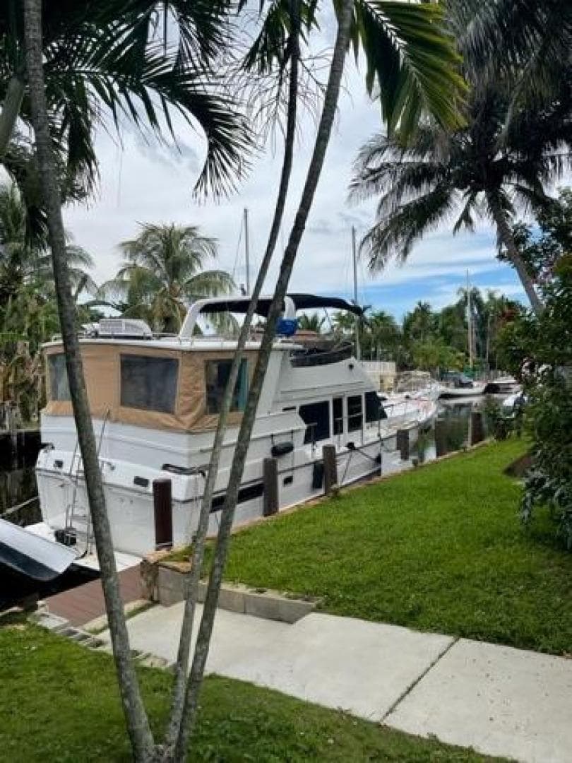 1989 Heritage East Sundeck Trawler — photo 3