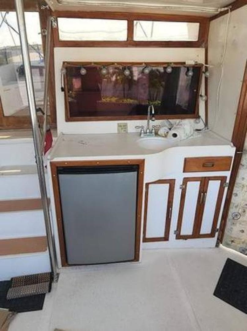 1989 Heritage East Sundeck Trawler — photo 5