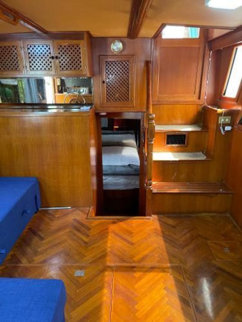 1989 Heritage East Sundeck Trawler — photo 16