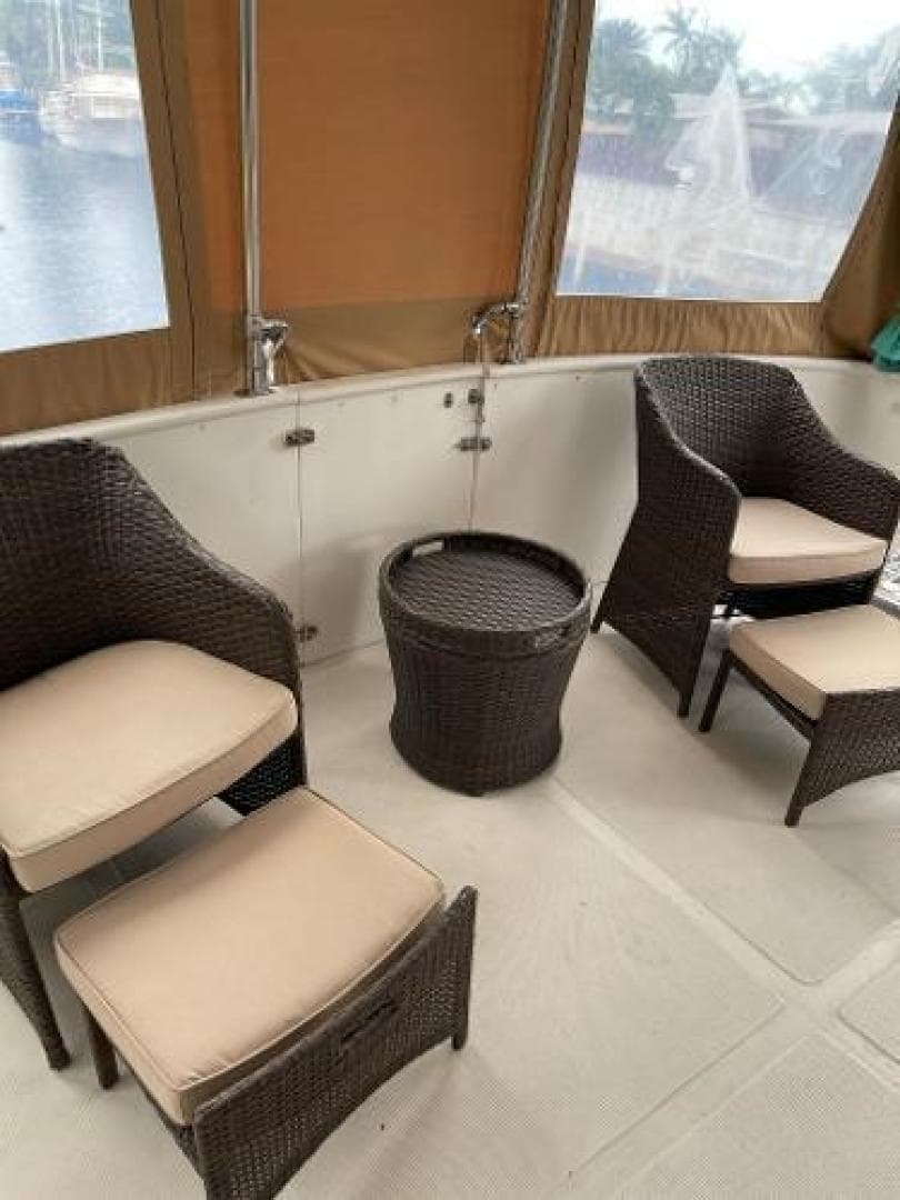 1989 Heritage East Sundeck Trawler — photo 17