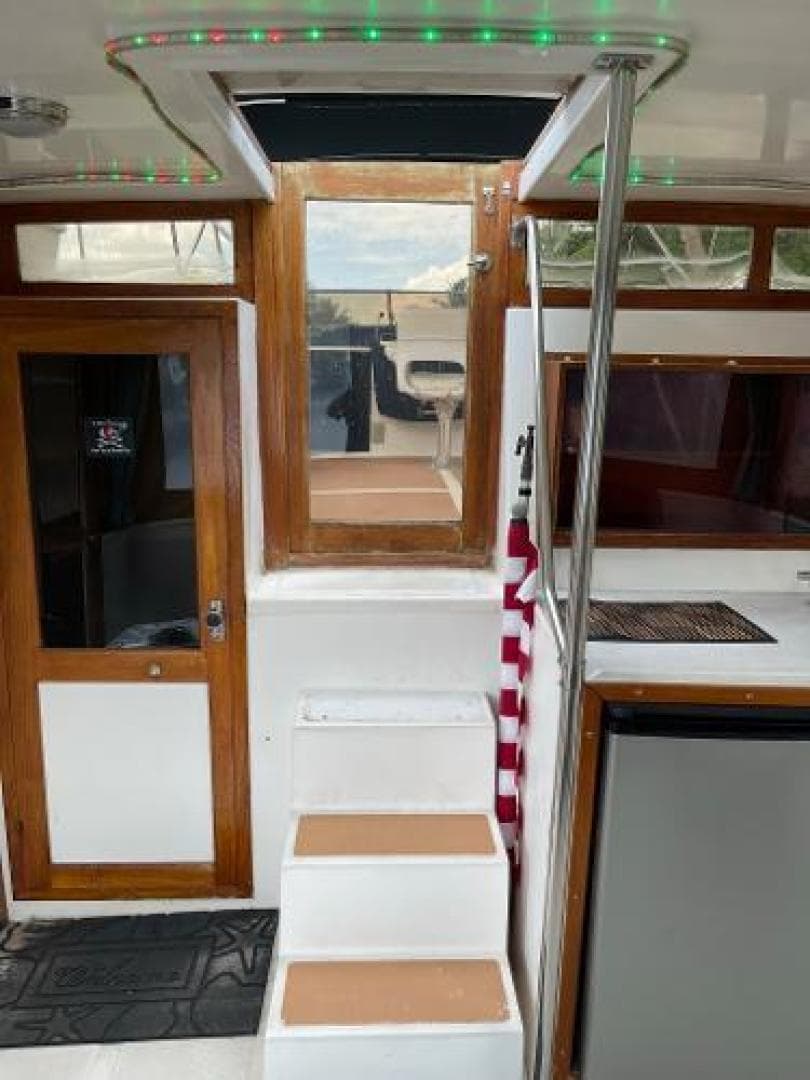 1989 Heritage East Sundeck Trawler — photo 18