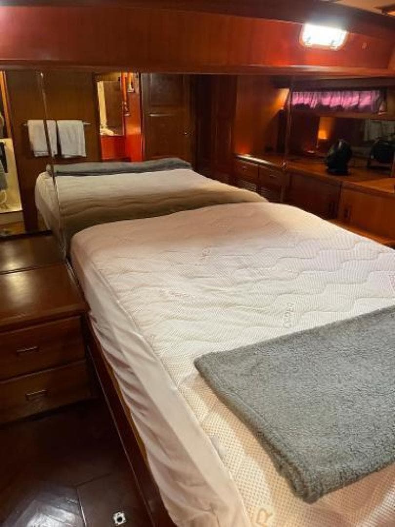 1989 Heritage East Sundeck Trawler — photo 9