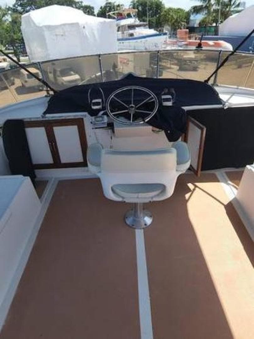 1989 Heritage East Sundeck Trawler — photo 7