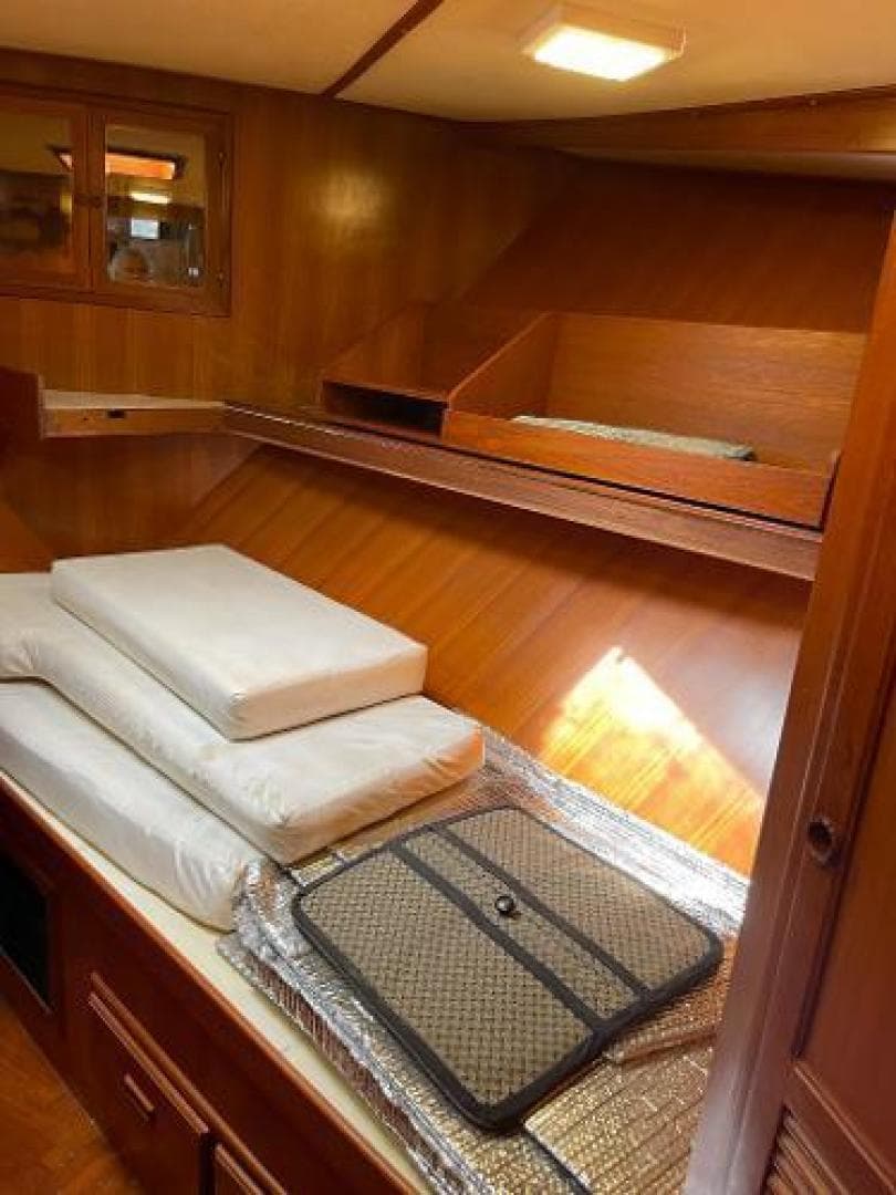 1989 Heritage East Sundeck Trawler — photo 14