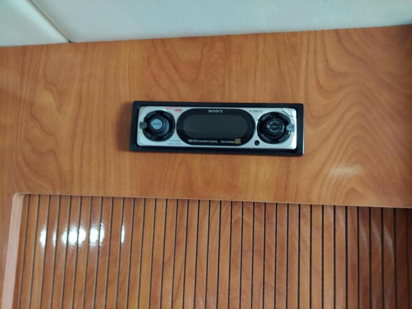 2004 Rinker 342 Fiesta Vee — photo 19