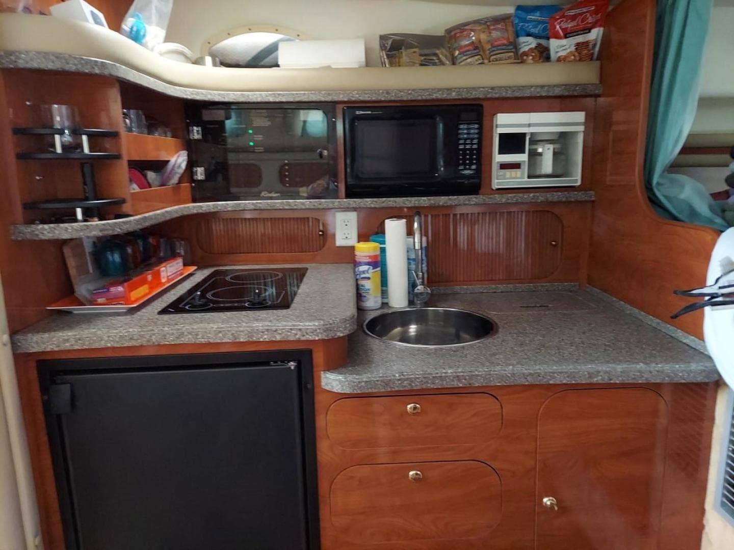 2004 Rinker 342 Fiesta Vee — photo 4