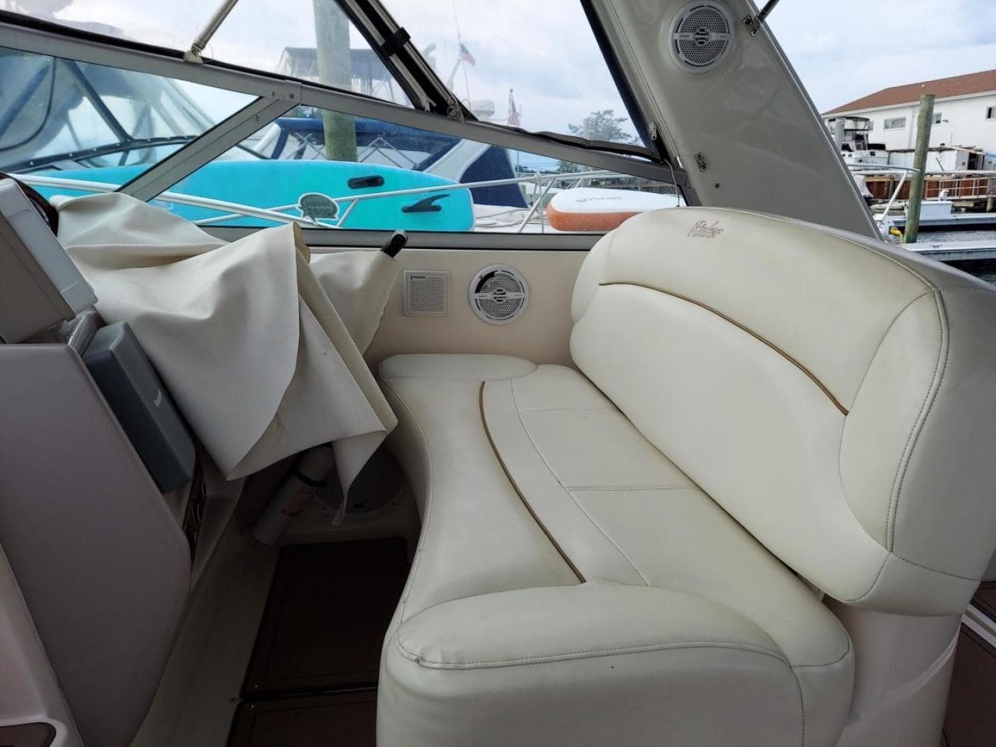 2004 Rinker 342 Fiesta Vee — photo 33