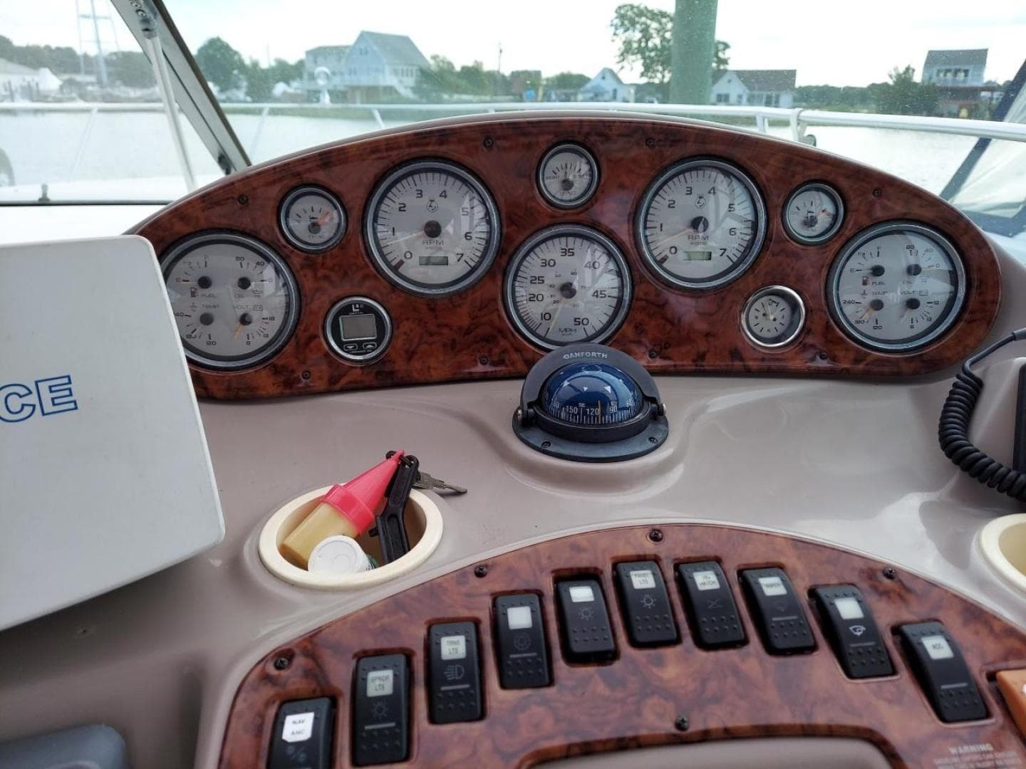 2004 Rinker 342 Fiesta Vee — photo 11