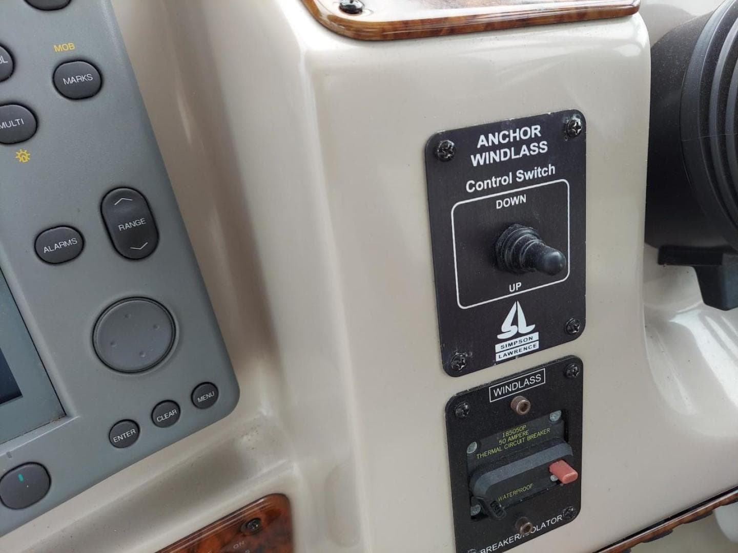 2004 Rinker 342 Fiesta Vee — photo 21