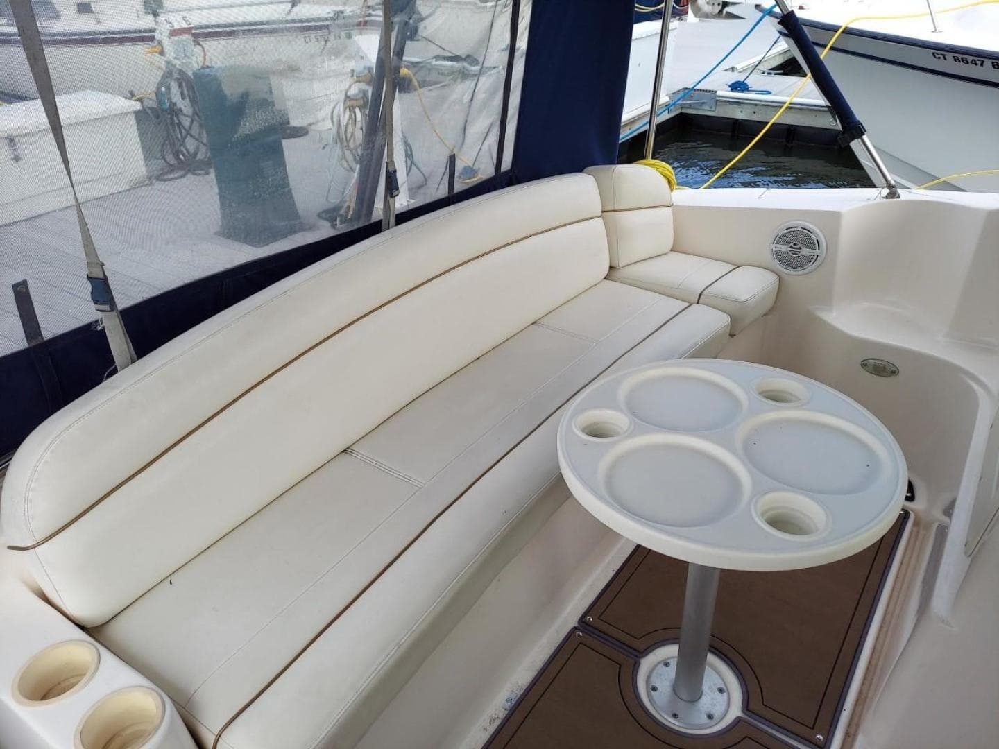 2004 Rinker 342 Fiesta Vee — photo 6