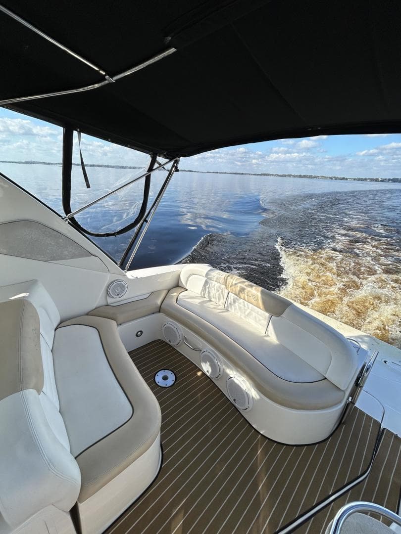 2009 Sea Ray 310 Sundancer — photo 4