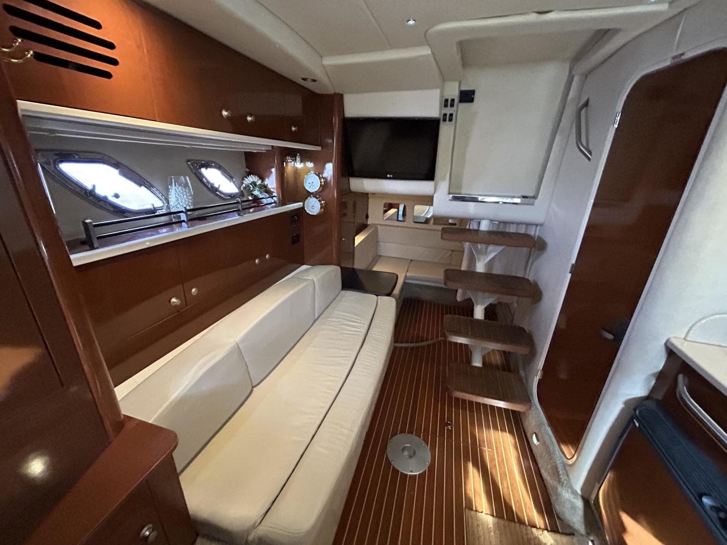 2009 Sea Ray 310 Sundancer — photo 9