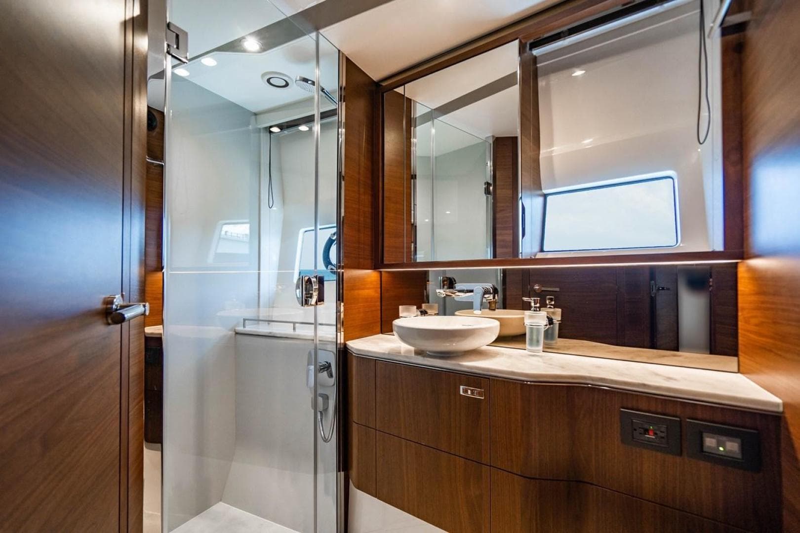 2020 Princess V60 — photo 26