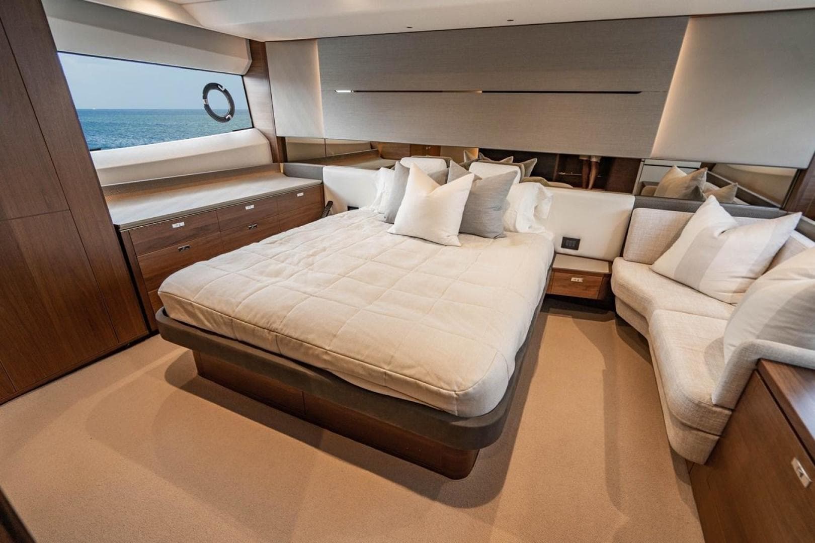 2020 Princess V60 — photo 29